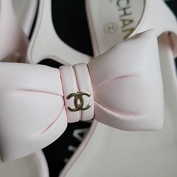 CHANEL Light Pink Bow Sandals, 39 - Picture 2 of 10